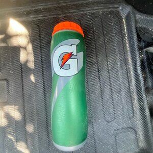 Gatorade Gator Skin Water Bottle 32oz Sports Hydration Bottle